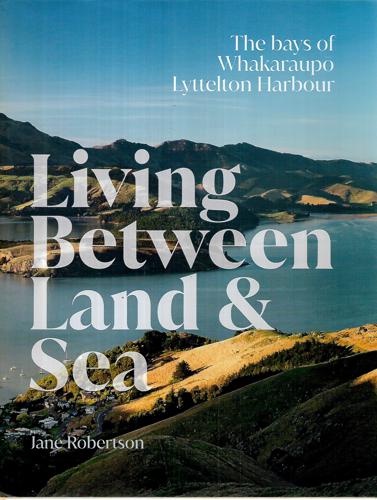 Living Between Land And Sea: The Bays Of Whakaraupō Lyttelton Harbour by Jane Robertson